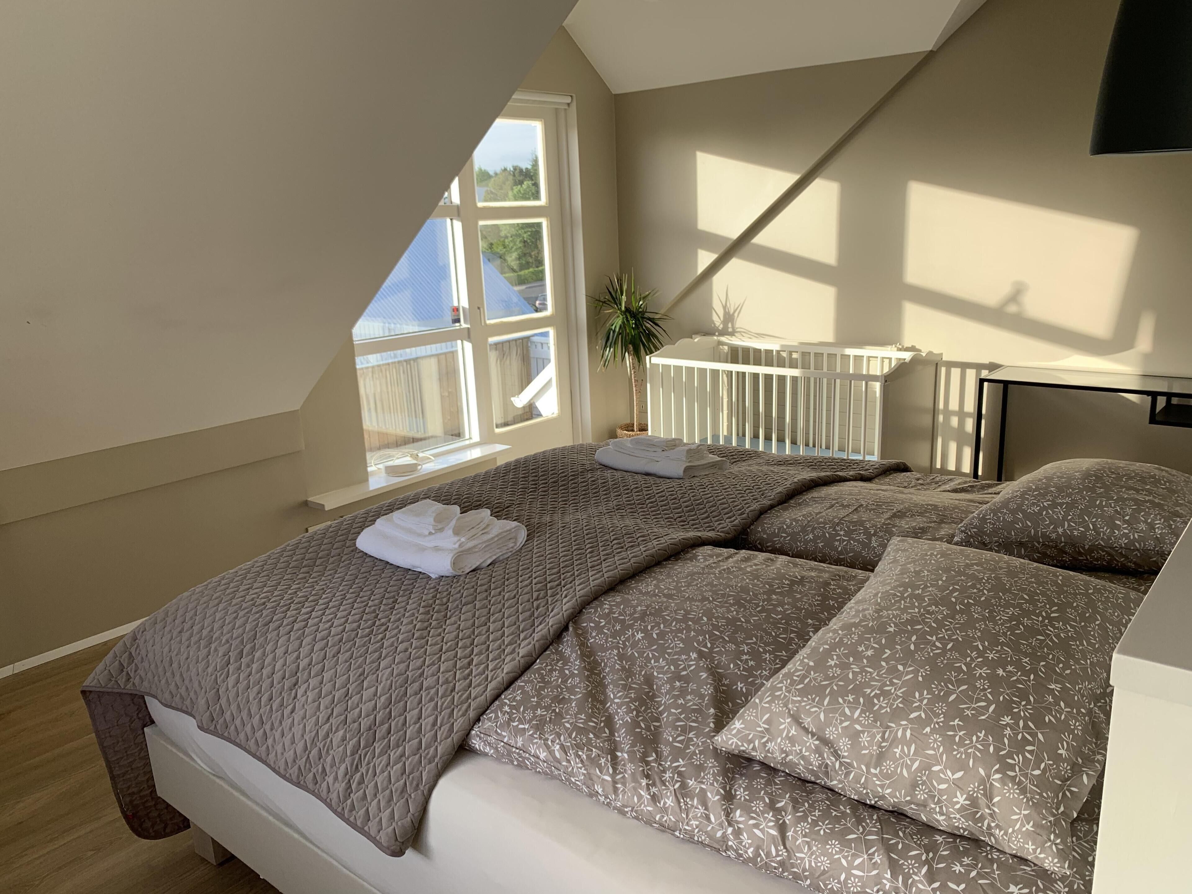 4 bedrooms, WiFi, bed sheets