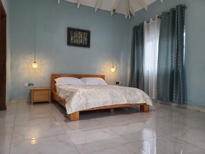 3 bedrooms, iron/ironing board, bed sheets