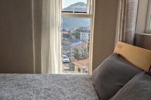 3 chambres, fer et planche Ă repasser, draps fournis