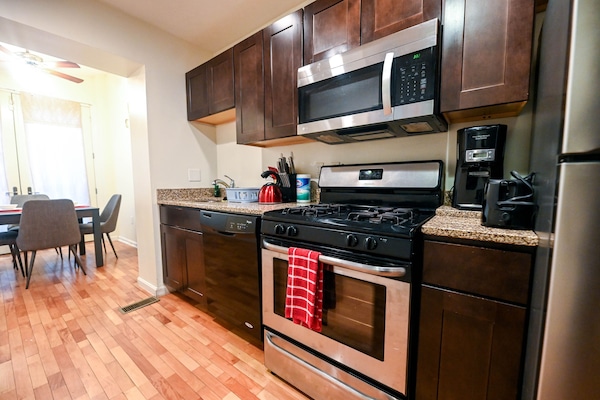 Refrigerador, microondas, horno y parrilla de estufa