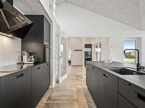 Kühlschrank, Ofen, Geschirrspüler, Hochstuhl