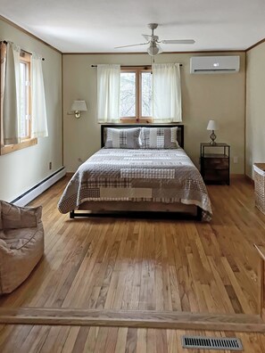2 bedrooms, desk, free WiFi, bed sheets
