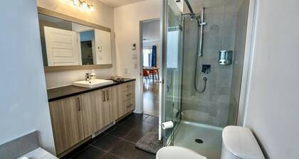 Modern apartments 2 Bedrooms 4 beds AC Wi-Fi Free Parking Smart TV