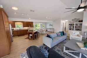 Smart-TV, videospill, fotballspill og bordtennis