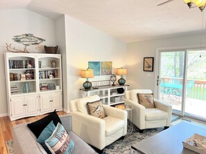 Smart TV, video games, foosball, table tennis - Lakefront 4BR, Private Dock, Fire Pit, Internet, Kayaks, Game room, Quiet cove (Moneta)