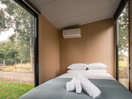 1 bedroom, WiFi, bed sheets. Gold Nugget 1 by Tiny Away