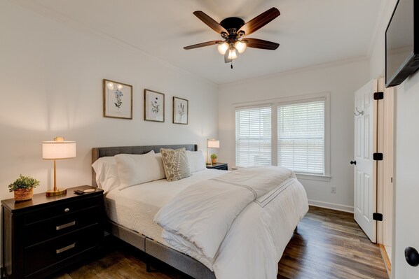 2 bedrooms, iron/ironing board, WiFi, bed sheets