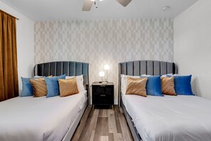 3 bedrooms, desk, iron/ironing board, free WiFi - 2300 sqft. Cozy Getaway w/ King Bed, Office & Fenced Backyard (Tulsa)