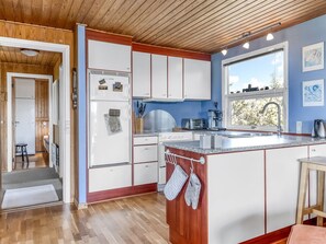 Fridge, microwave, dishwasher, cookware/dishes/utensils