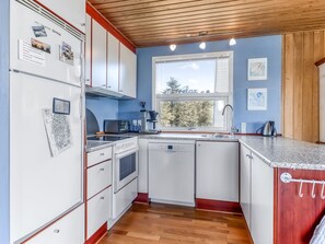 Fridge, microwave, dishwasher, cookware/dishes/utensils