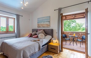3 bedrooms, free WiFi, bed sheets