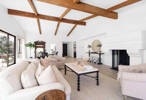 Televisión, oficina