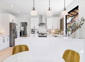 Fridge, microwave, oven, stovetop - Desert Haven: Elegant 3BR/3BA in Indian Wells (Indian Wells)