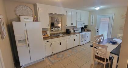 Great Dothan location near shopping and airport