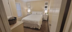 3 bedrooms, iron/ironing board, free WiFi, bed sheets - Great Dothan location near shopping and airport (Dothan)