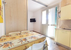 1 bedroom - Two-room apartment Lina, ground floor with fenced outdoor space near the center of Marina di Campo (Campo nell'Elba)