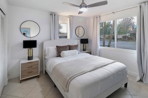 2 habitaciones, tabla de planchar con plancha y cuna de viaje