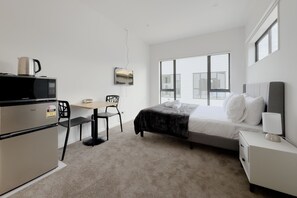 1 slaapkamer, een strijkplank/strijkijzer, wifi, beddengoed