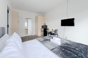 1 bedroom, iron/ironing board, WiFi, bed sheets - Cozy One-Bedroom Getaway in Takanini
 (Auckland)