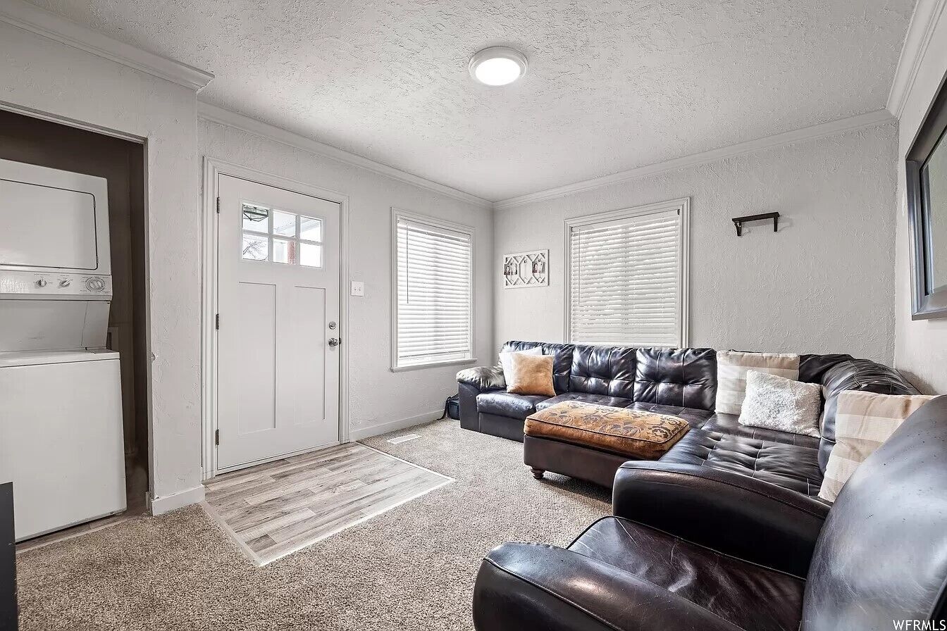 Entire small House!  w/Large Yard   Pets Welcome!