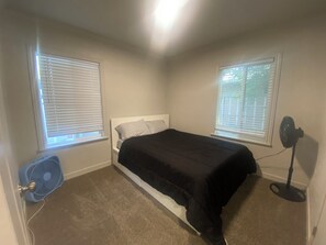 2 chambres, fer et planche à repasser, accès au Wi-Fi (inclus)