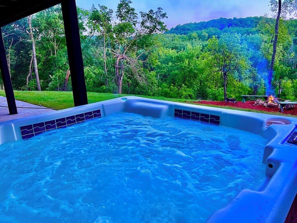 Banyera d&#x27;hidromassatge a l&#x27;aire lliure