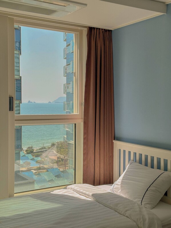 Single Room (Bed Type&View randomly assigned, Extra Futon is NOT included in the Extra Person Fee)