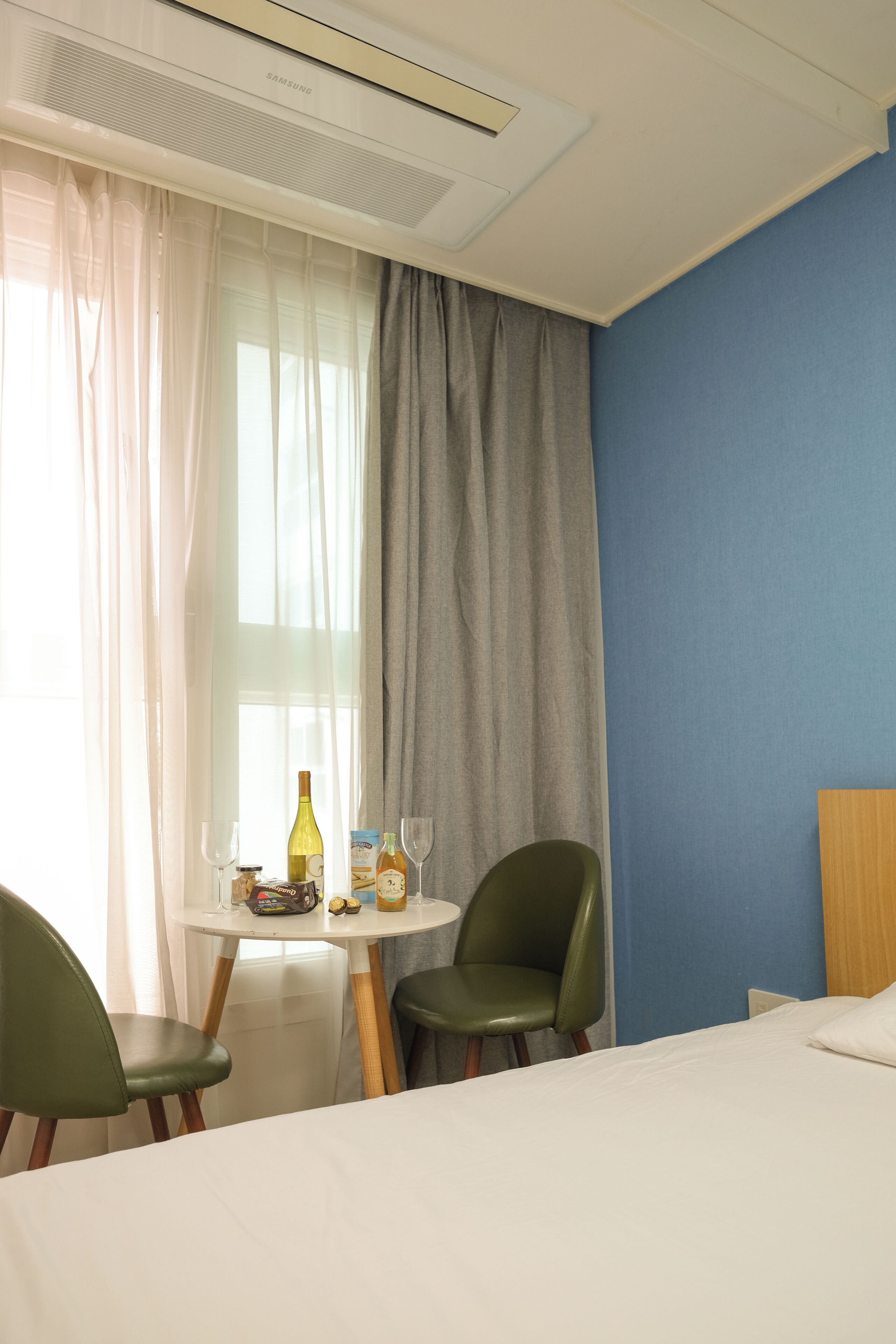 Apartment-Ground Floor(Bed&View randomly assigned,Extra futon does NOT included in extra person fee) | Egyptian cotton sheets, premium bedding, individually furnished