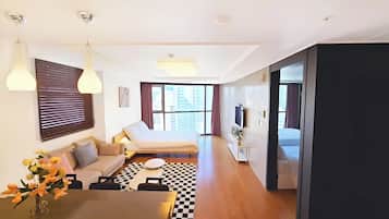Premium Apartment (Bed&View randomly assigned,Extra futon does NOT included in the extra person fee) | Living area | 30-cm flat-screen TV with cable channels, heated floors