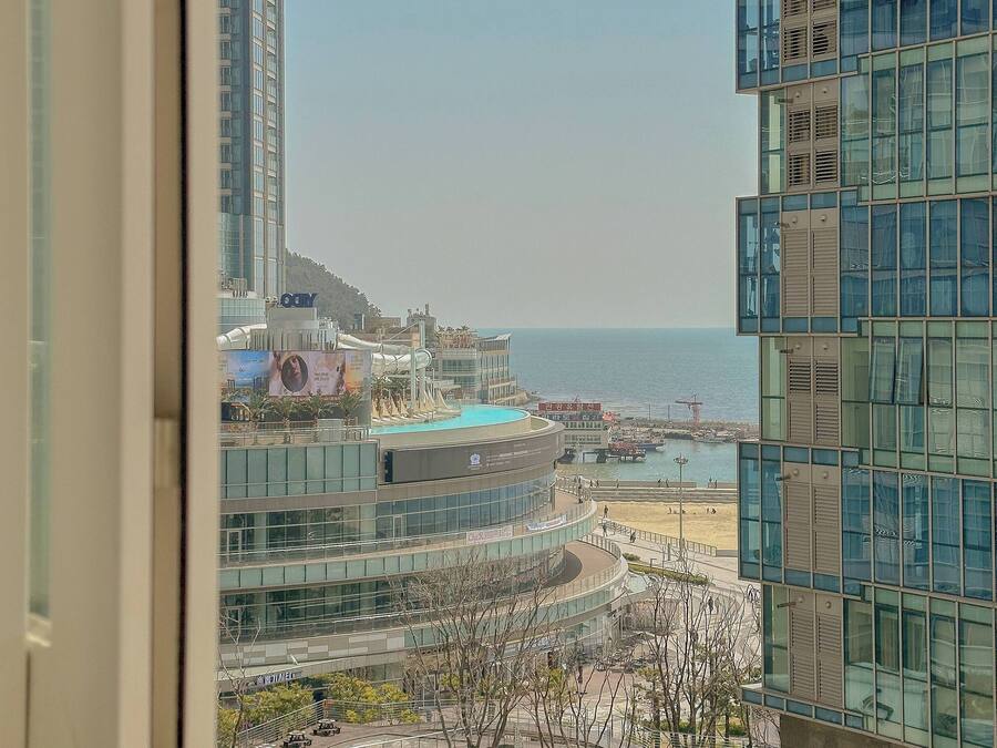 Single Room (Bed Type&View randomly assigned, Extra Futon is NOT included in the Extra Person Fee)