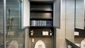 Premium Apartment (Bed&View randomly assigned,Extra futon does NOT included in the extra person fee) | Bathroom | Shower, hair dryer, towels, soap