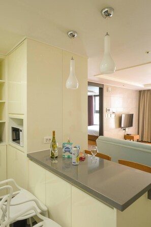 Family suite(Bed&View randomly assigned,Extra futon does NOT included in the extra person fee)