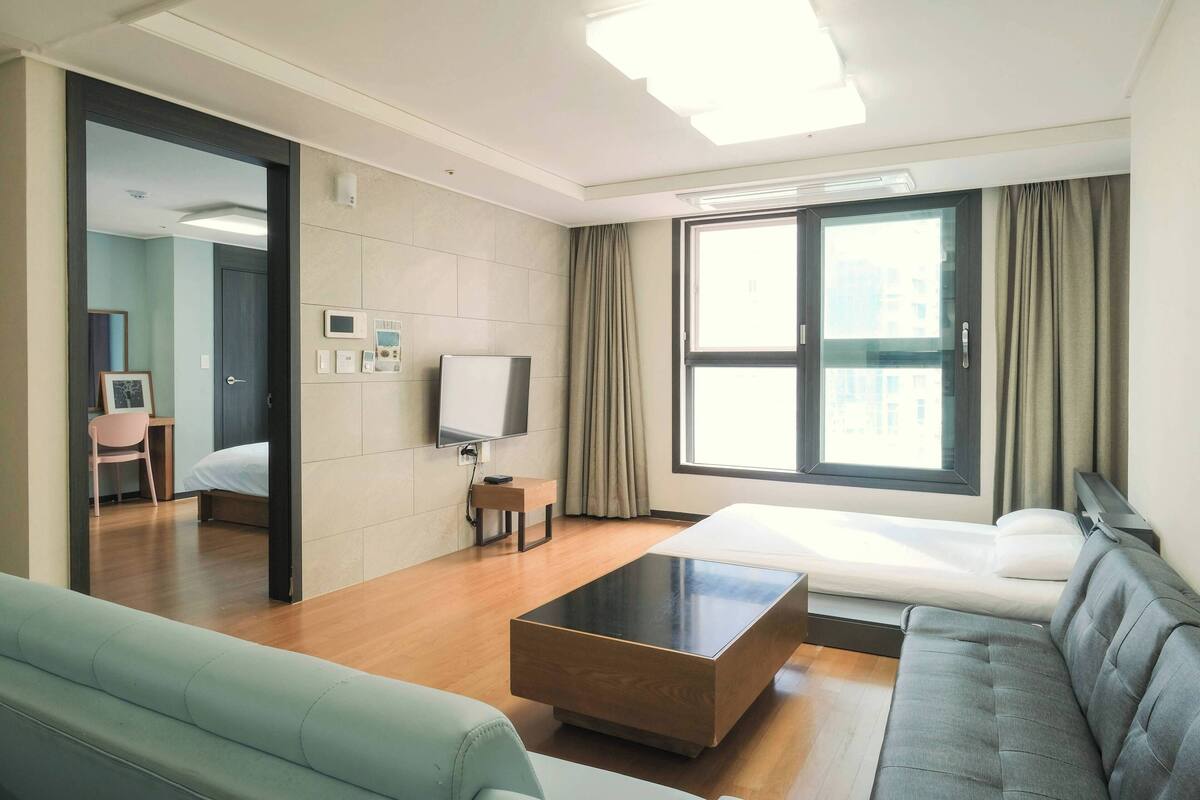 Family suite(Bed&View randomly assigned,Extra futon does NOT included in the extra person fee) | エジプト綿のシーツ、高級寝具、遮光カーテン、防音設備