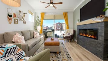 Smart TV, fireplace, books, stereo