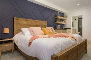 2 habitaciones, tabla de planchar con plancha y cuna de viaje 
