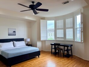 3 bedrooms, desk, iron/ironing board, travel crib