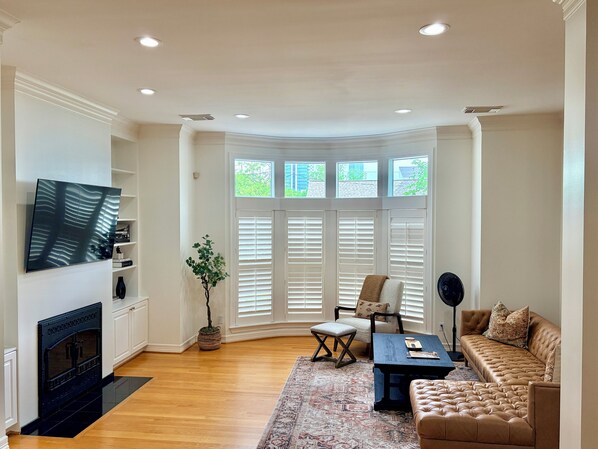 Smart TV, fireplace, table tennis, books