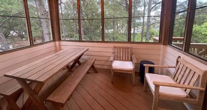 The Half Shell, Oceanside Beach Cottage, 6 min walk to beach