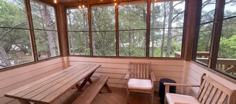 The Half Shell, Oceanside Beach Cottage, 6 min walk to beach
