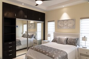 2 chambres, fer et planche à repasser, Wi-Fi, draps fournis