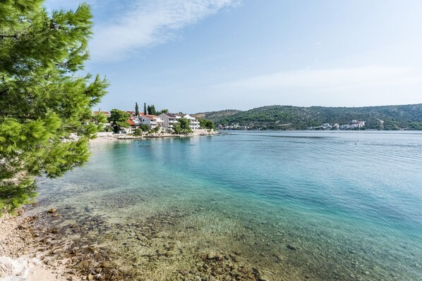 Beach - Villa by the Ruzmarin (Rogoznica)