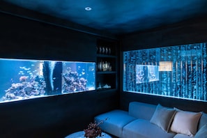 Design House | 3 bedrooms, memory foam beds, blackout drapes, iron/ironing board
