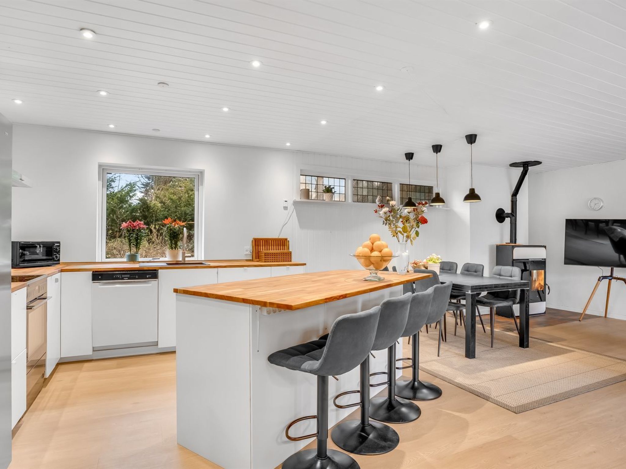 Fridge, oven, dishwasher, highchair