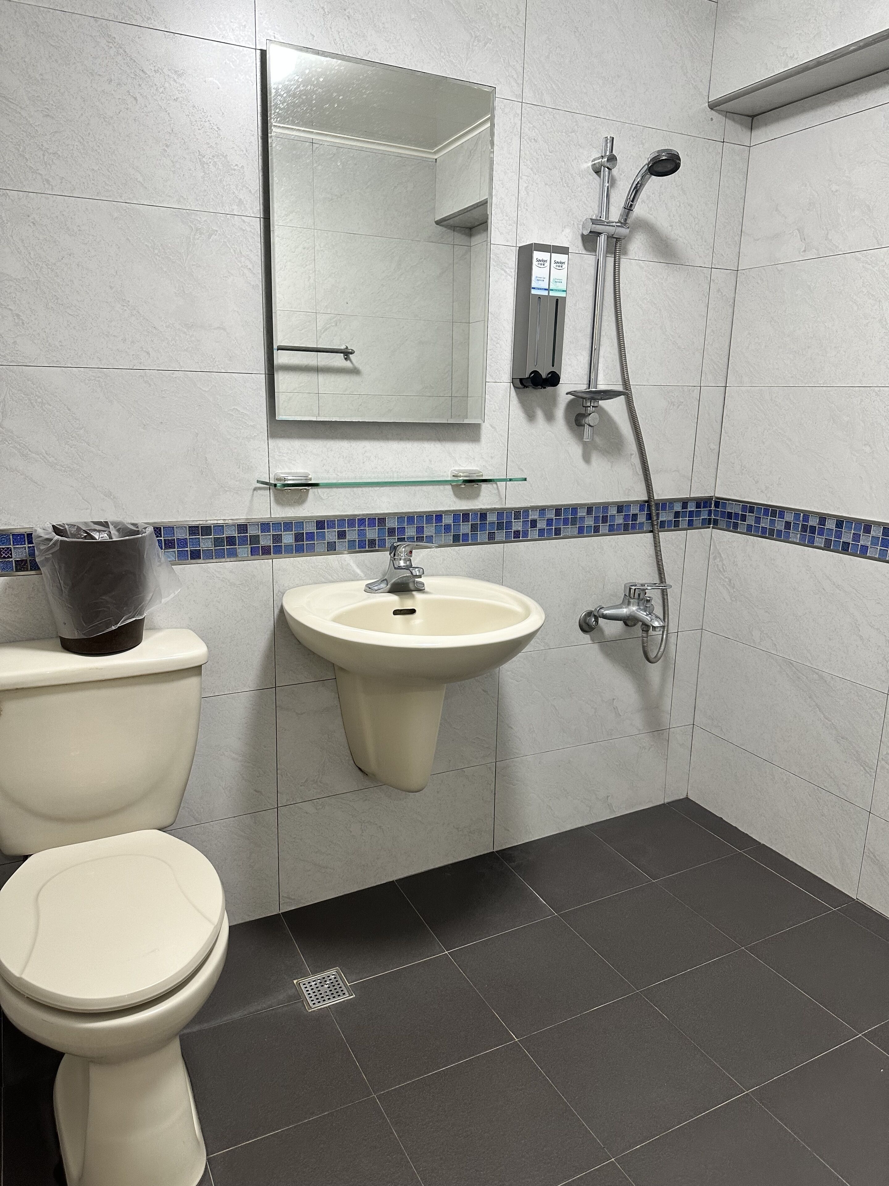 Business Quadruple Room | Bathroom | Separate tub and shower, rainfall showerhead, free toiletries