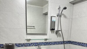 A bathroom with a toilet, sink, and shower. - JianGuo (Luodong)