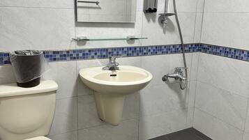 Business Quadruple Room | Bathroom | Separate tub and shower, rainfall showerhead, free toiletries
