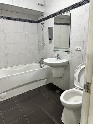 Bañera y ducha independientes, cabezal de ducha tipo lluvia