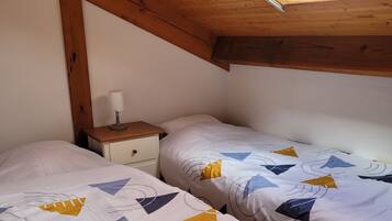 2 quartos, ferros/tábuas de passar roupa, Wi-Fi, roupa de cama