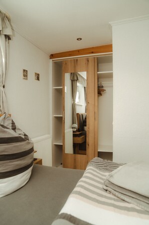 1 quarto, acesso à internet, roupa de cama