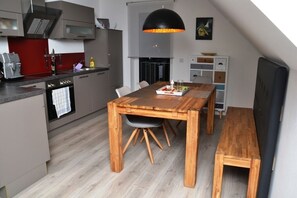 Refrigerador, microondas, parrilla de estufa y lavavajillas